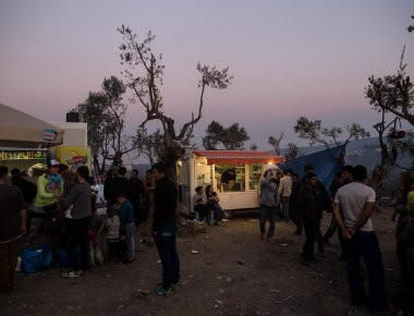 Μόρια: Συλλήψεις μεταναστών για κλοπές και κατοχή όπλου